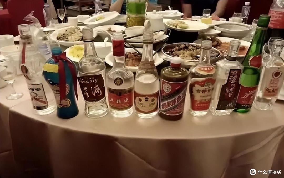 三伏天后,我们该怎么喝白酒?以下5点需注意,饮酒要简单适量
