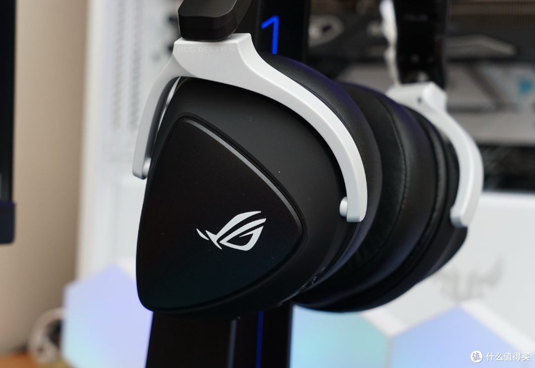 无线双模切换,"信仰之眼"路上再添一员:rog棱镜s无线游戏耳机_蓝牙