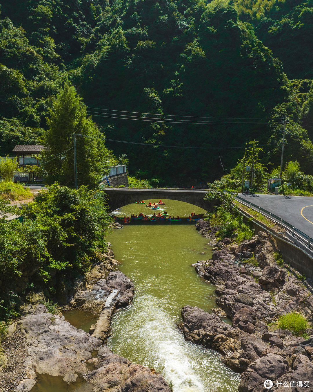 江浙沪周边漂流选择，龙王山峡谷漂流看一看啊