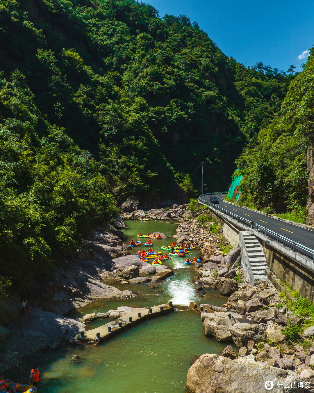 江浙沪周边漂流选择，龙王山峡谷漂流看一看啊