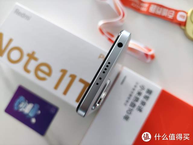 “奶盐白”新配色，Redmi Note 11T Pro上手测评之外观篇