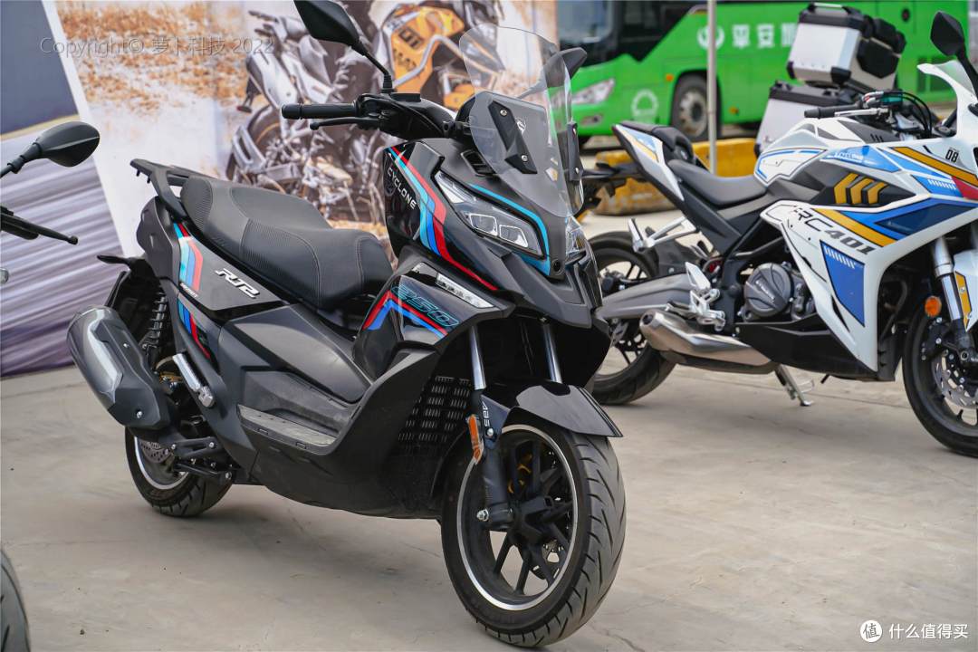 250排量踏板内卷，买赛科龙RT2亏不亏？