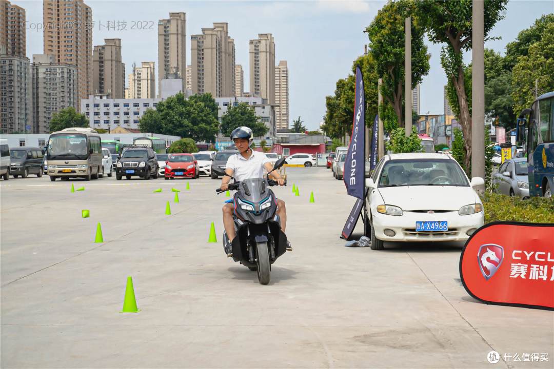 250排量踏板内卷，买赛科龙RT2亏不亏？