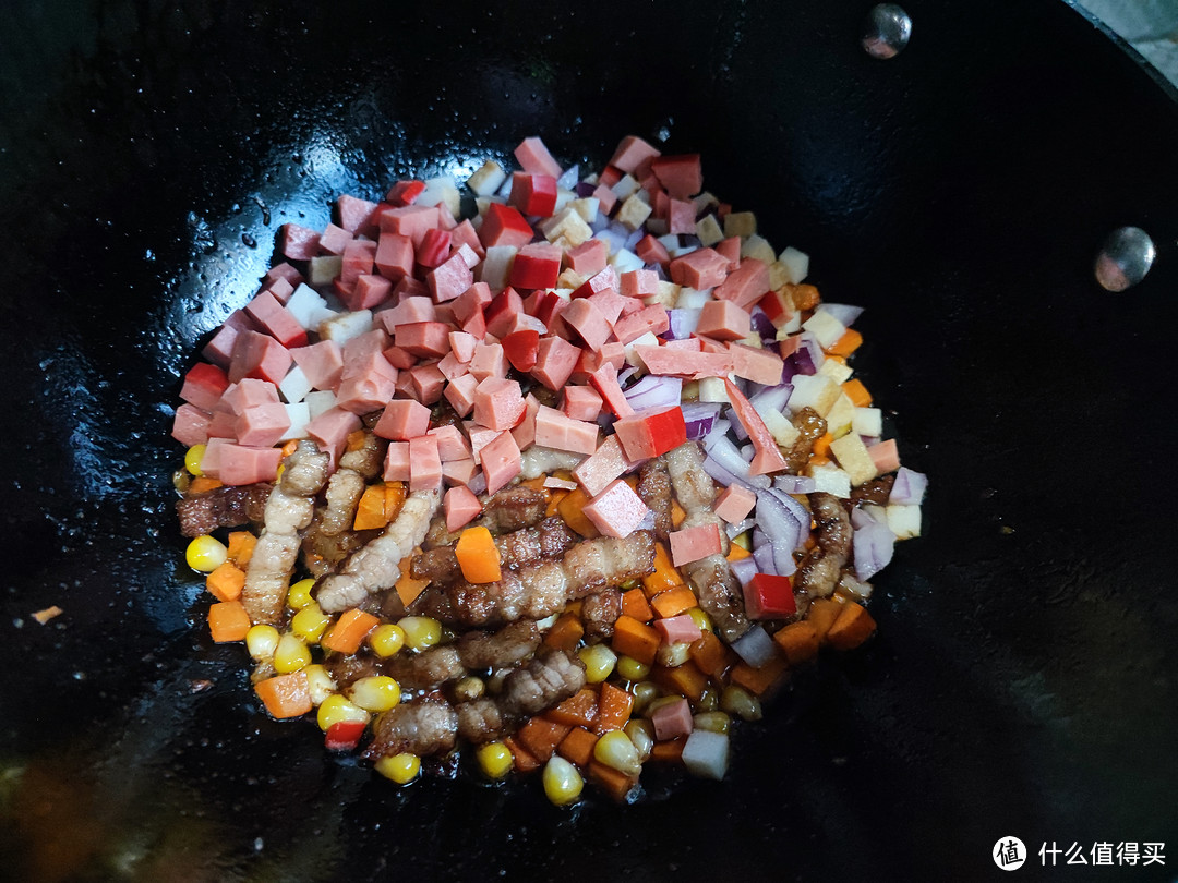 半小时吃上丰富的一餐——奥尔良烤鸡翅配五花肉蔬菜焗饭