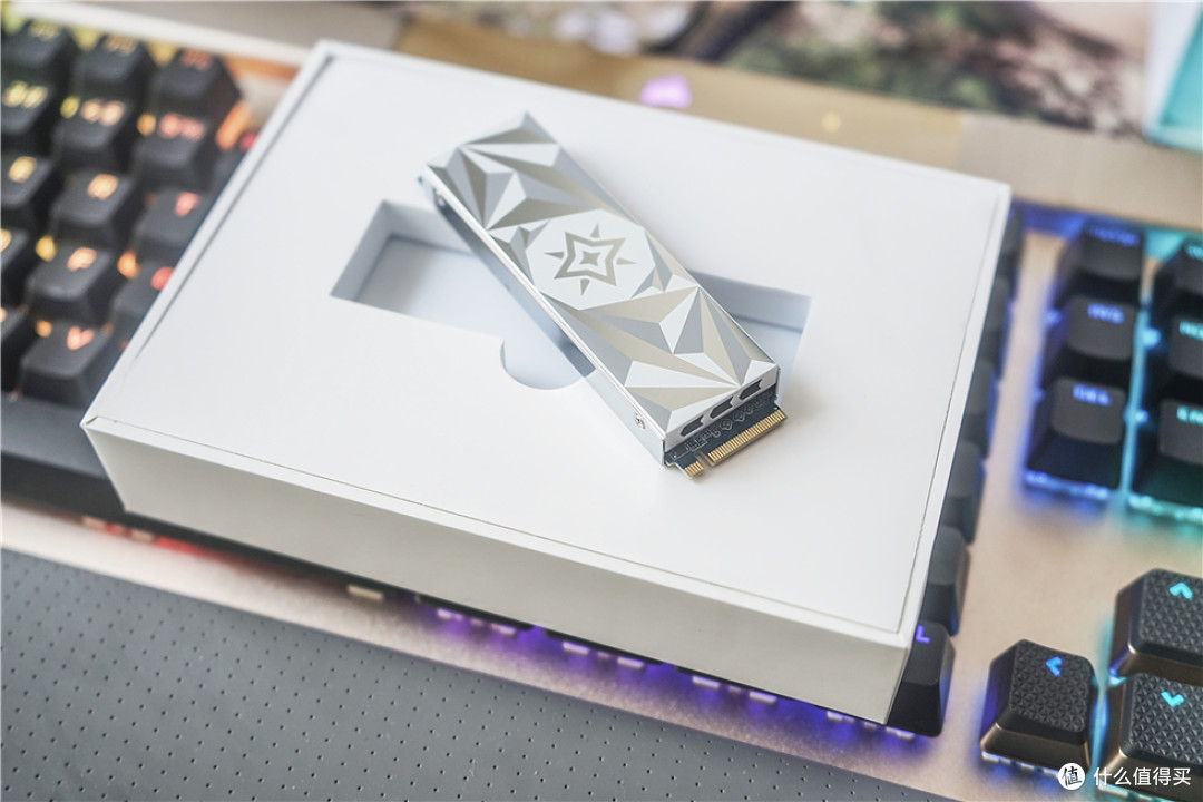 5700G+RTX3050巨齿鲨+钢铁侠配色的机械大师钢铁匣nano机箱装机