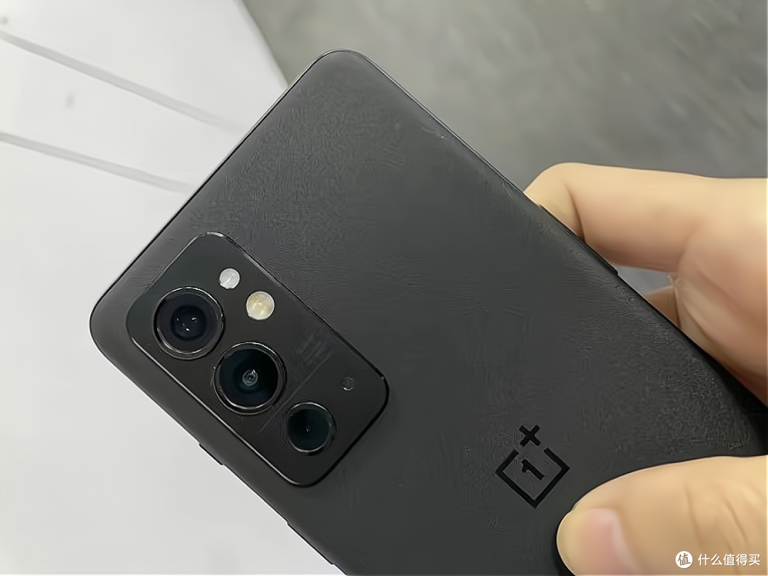 索尼IMX766+三星E4+65T闪充，12+256GB跌至2549元，29分钟满电量