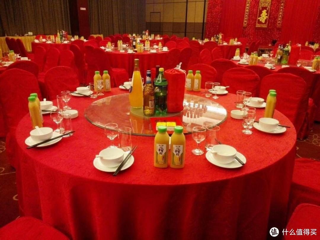 广州小伙参加婚礼，礼金不过200，却硬喝3瓶茅台，结局大反转