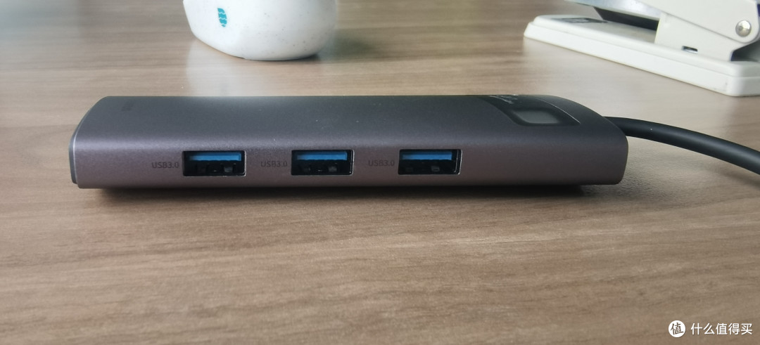 一面有3个USB3.0接口