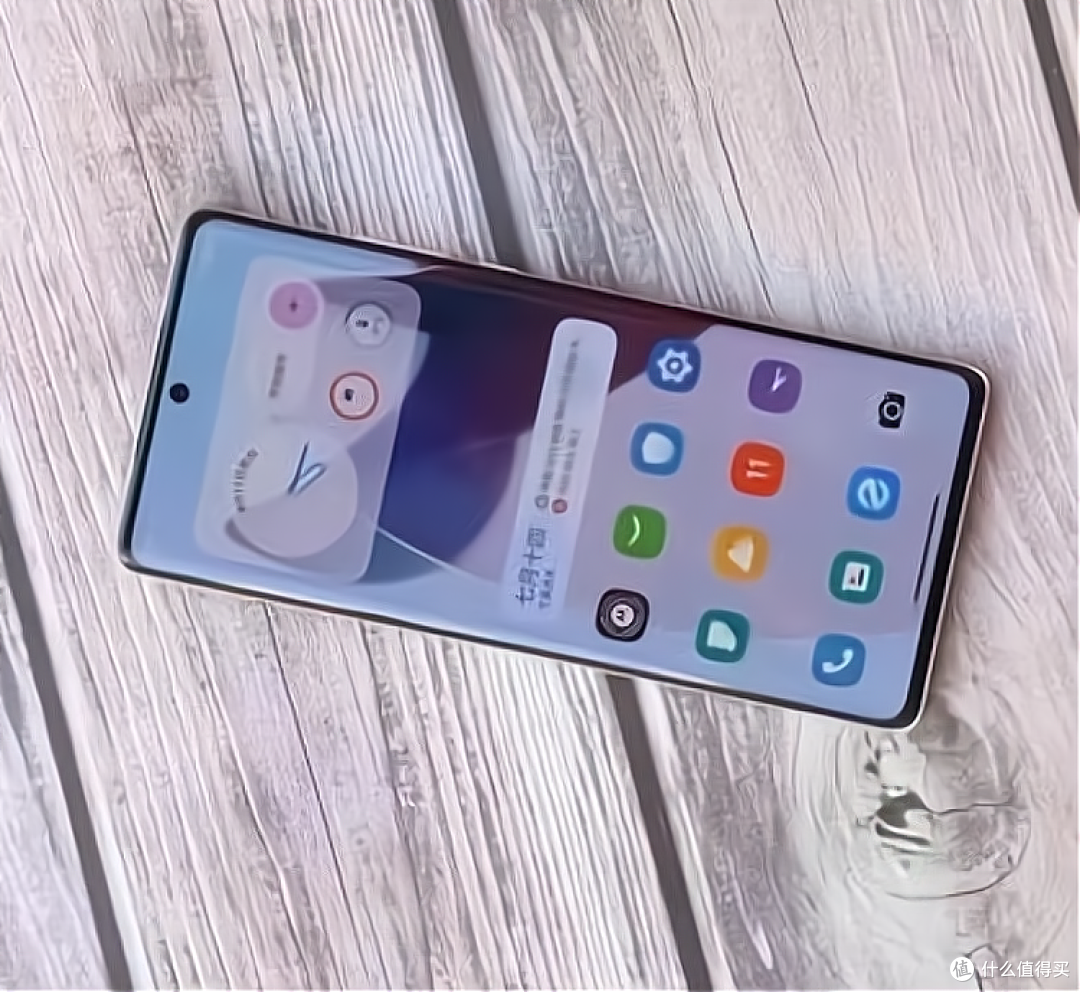 144Hz曲面屏+68W闪充+11个5G频段,12GB+512GB旗舰仅2699元