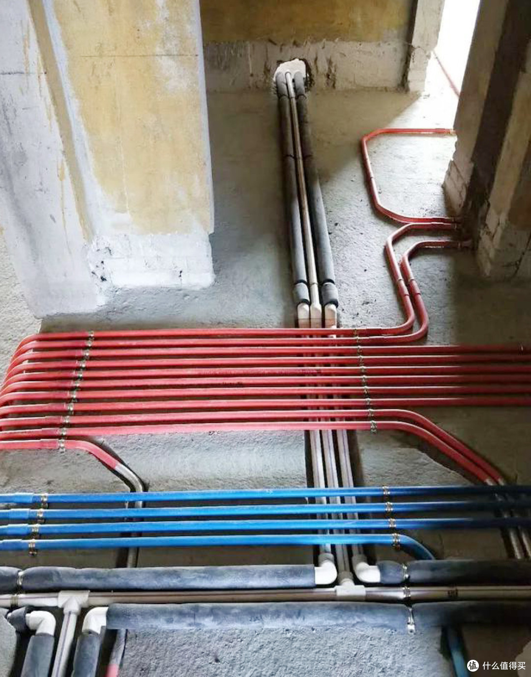 新家入住半年后漏水、漏电、开裂?装修时不能大意,要监督到位