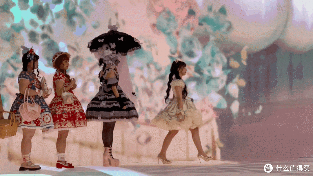 进来看仙女们！扒一扒LO圈顶流们走秀都穿的什么裙子！其中还有全世界仅4条的Lolita裙子？！
