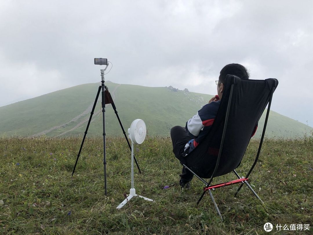 最近北京的天气蓝天白云太治愈，周末带着几素露营风扇去欣赏云海