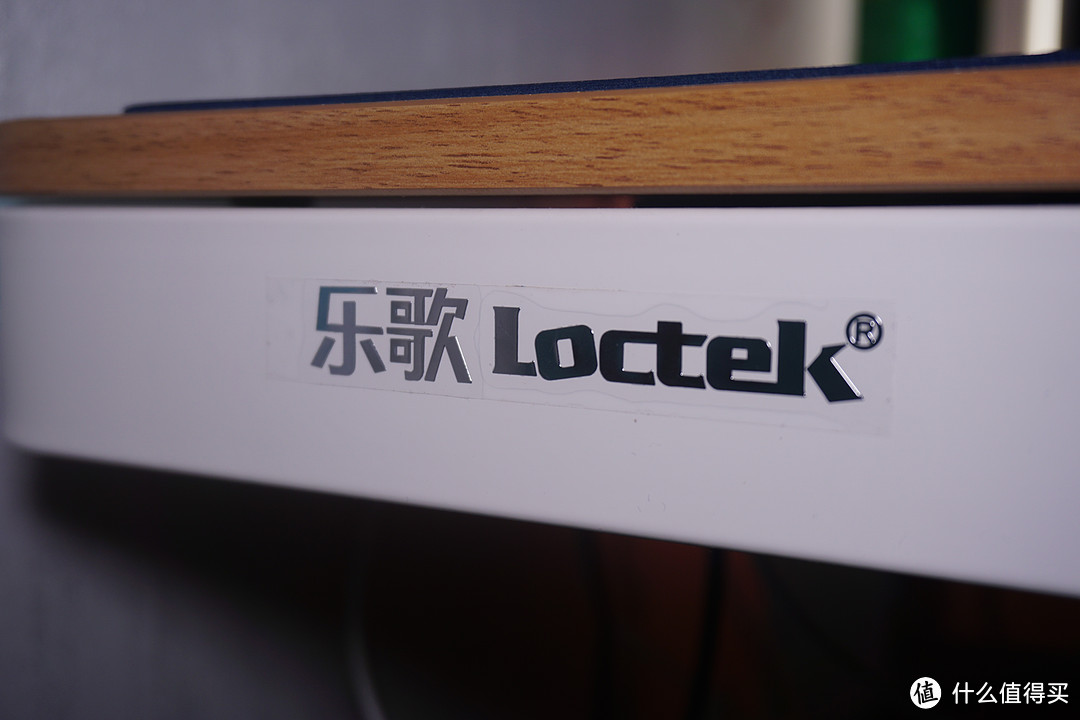 桌搭分享:一个专注加班的工作桌面