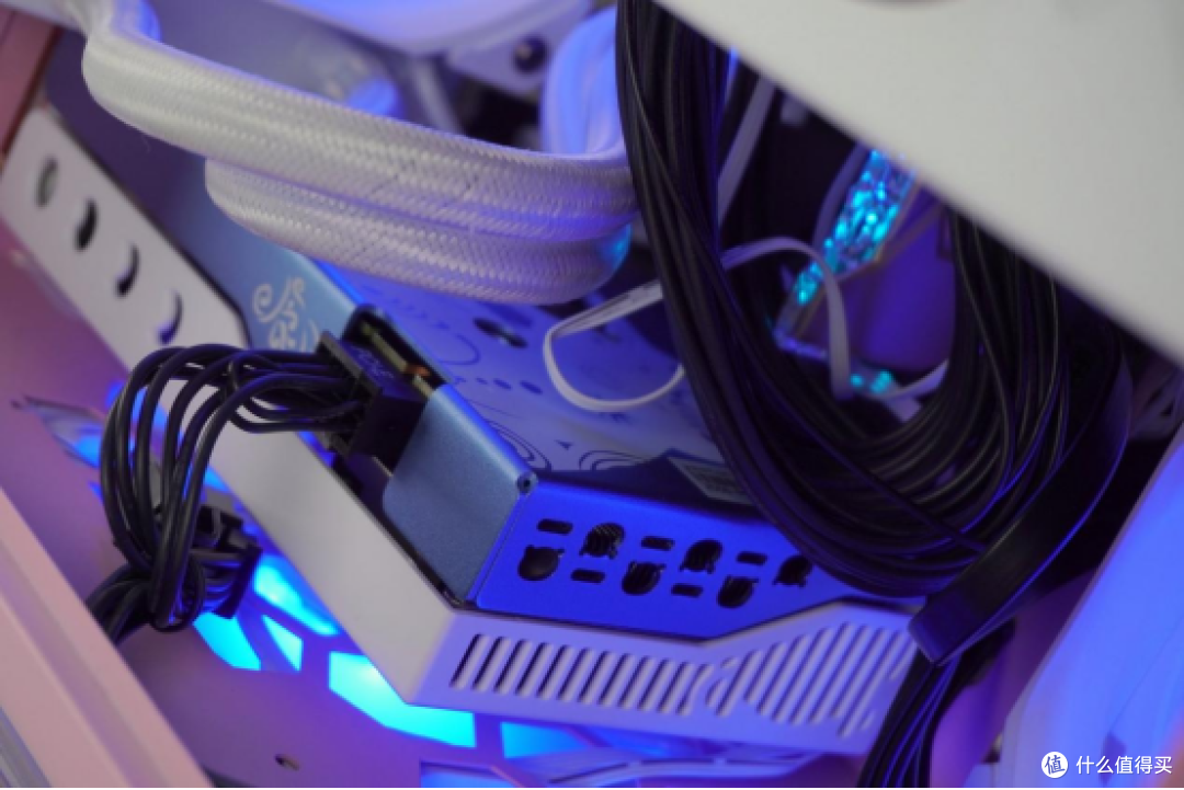 用盈通RTX3060萌宠给女同事装了一台粉色ITX,可以畅玩4K《漫威蜘蛛侠》