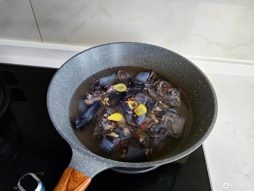 晒晒70后老两口的晚餐，有肉有蔬菜，个个都是我喜欢吃的
