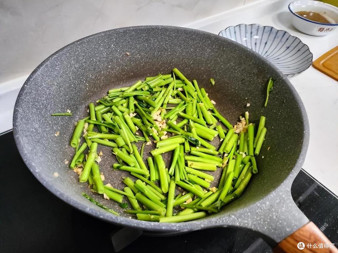 晒晒70后老两口的晚餐，有肉有蔬菜，个个都是我喜欢吃的