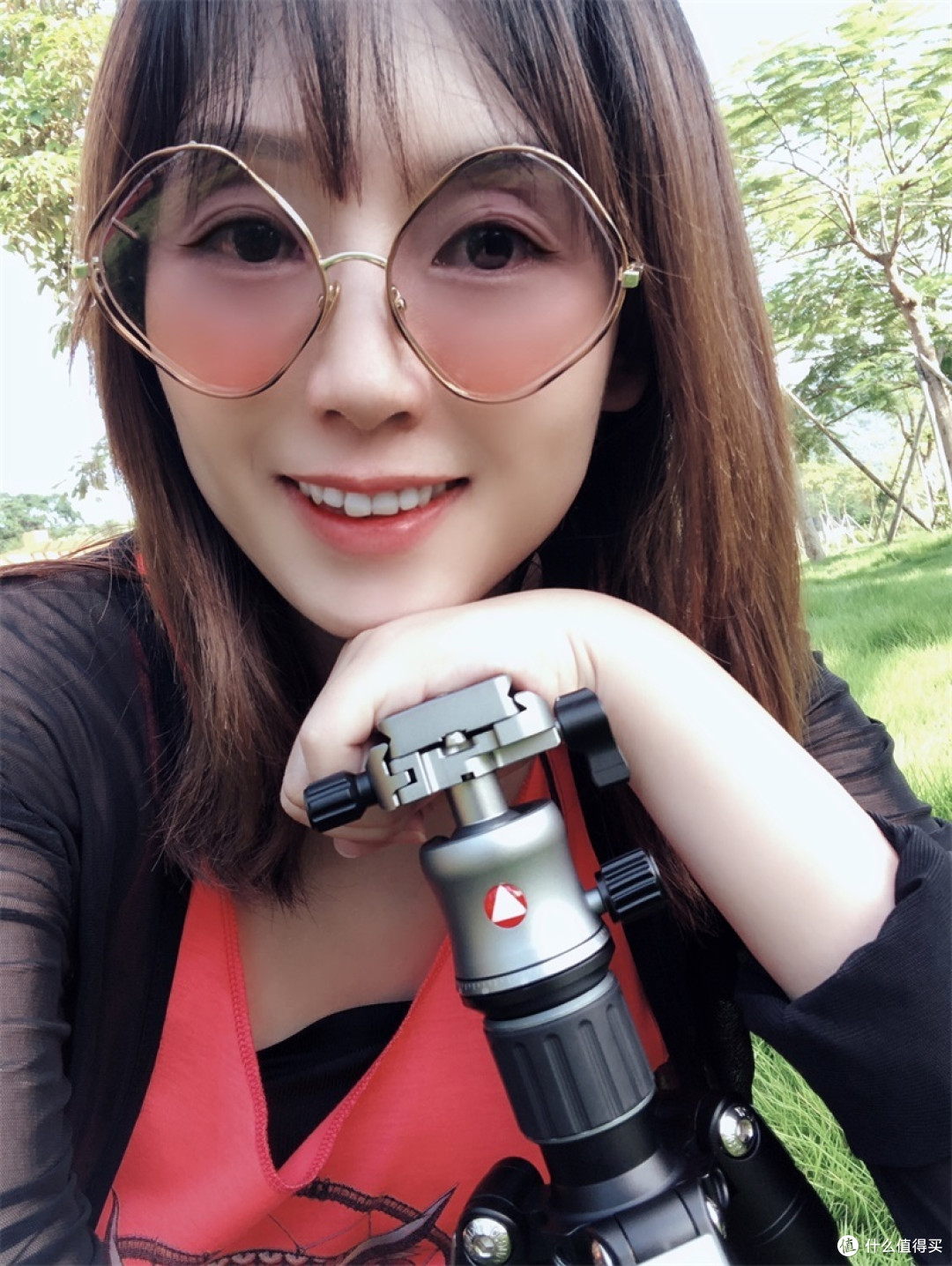 三脚架开箱测评:轻巧便携的旅拍三脚架,“6秒”快速收放