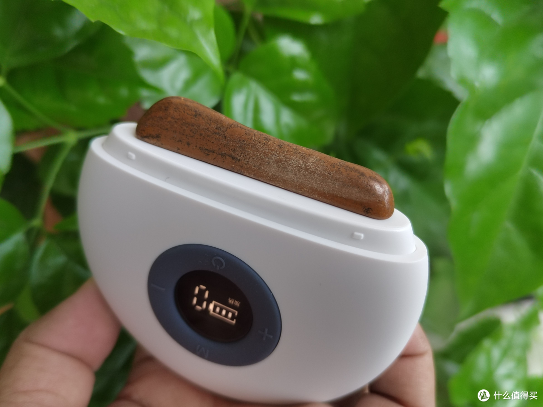 传统和现代科技的养生碰撞,年轻人的手把件,左点砭石按摩器体验