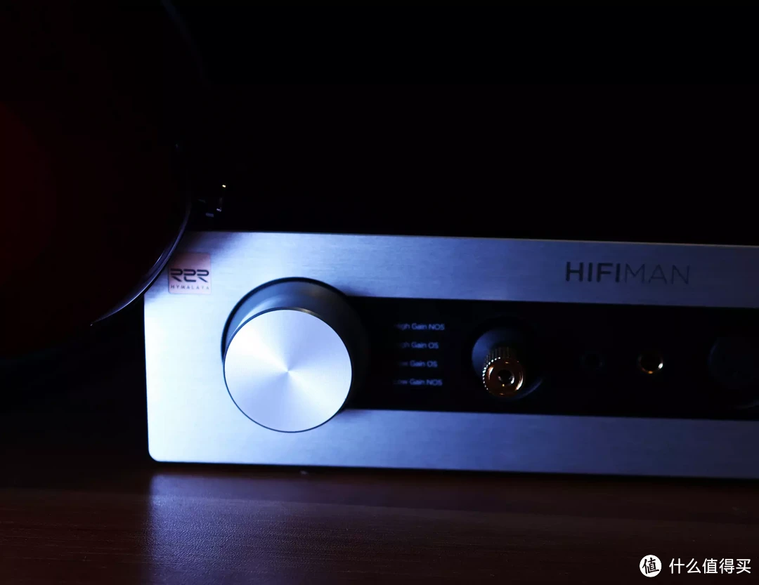 让门外汉都情不自禁桌面发烧入坑货，HIFIMAN EF400解码耳放一体机