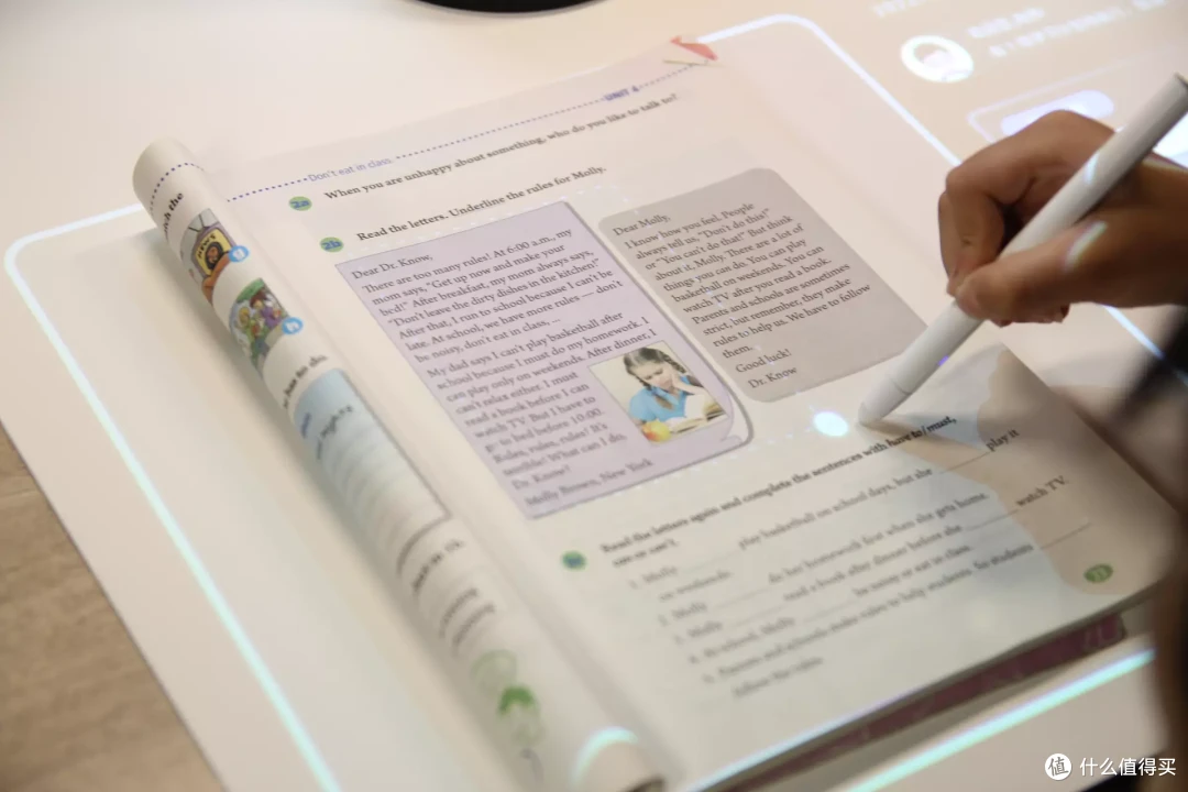 不正经的台灯,内置投影仪的AR学习机-小光同学AR智能投影台灯体验