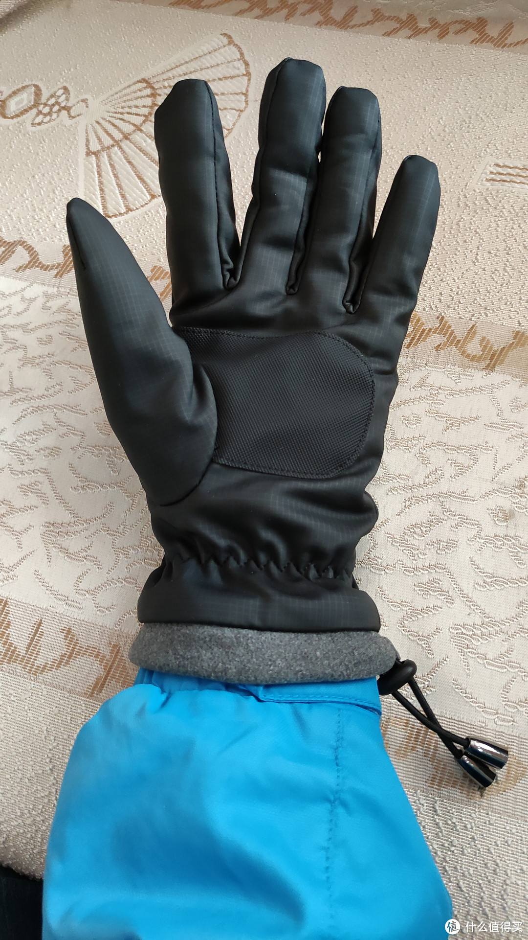 天气凉不是特别冷的时候,这种短手套用用还是可以.