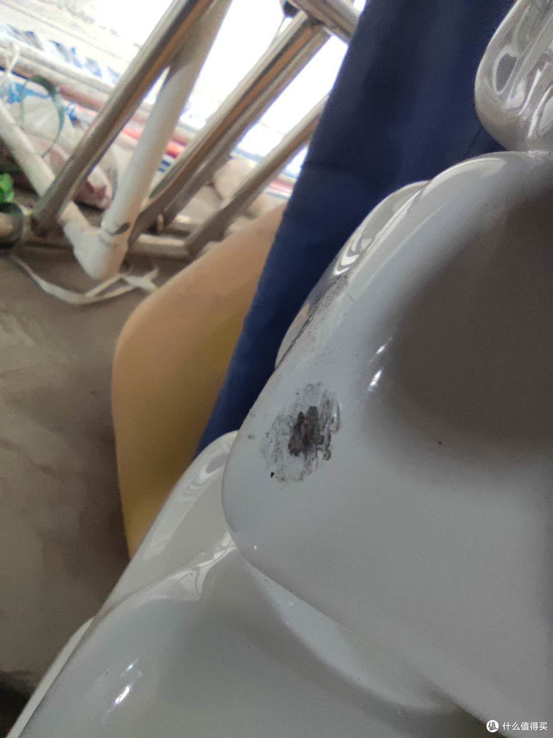 磕出金属材质的暖气片