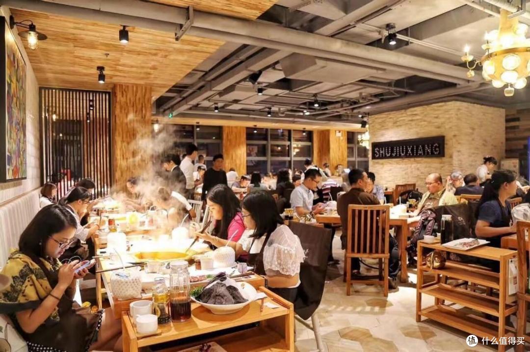 建议大家:参加酒局时,这“3个动作”千万不能做,否则会得罪人
