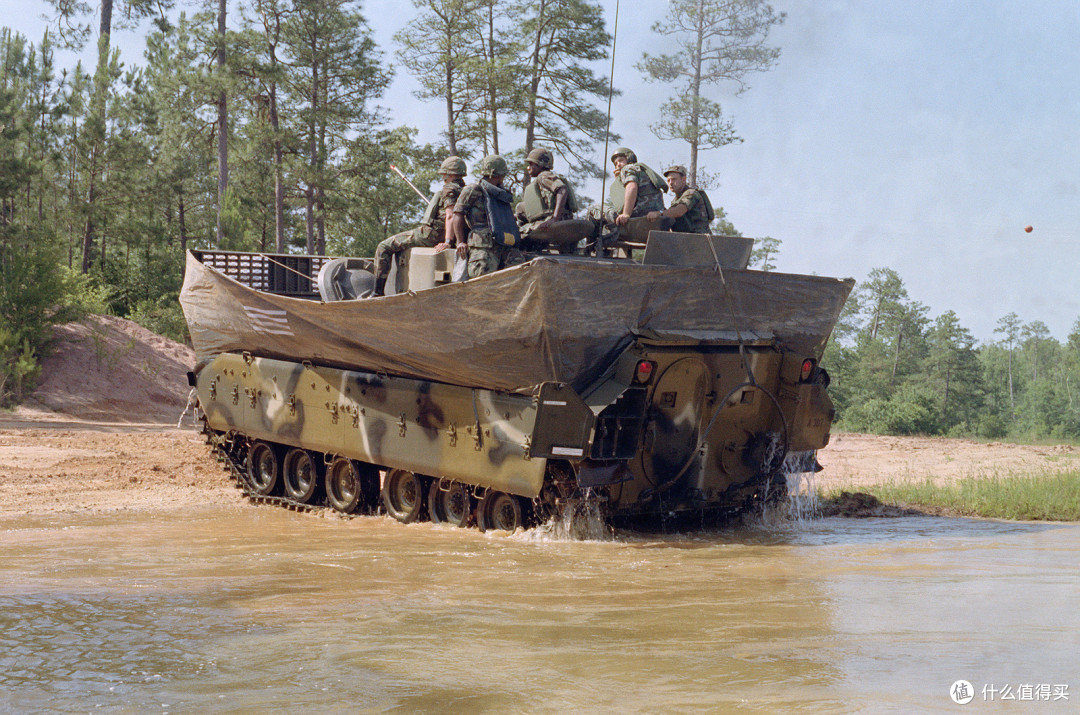 FOV 1:32 M2A2 Bradley 布雷德利步兵战车