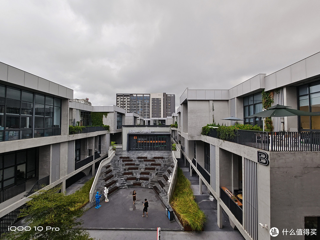 除了超速的快充,它还带来了什么?iQOO 10 Pro 体验报告