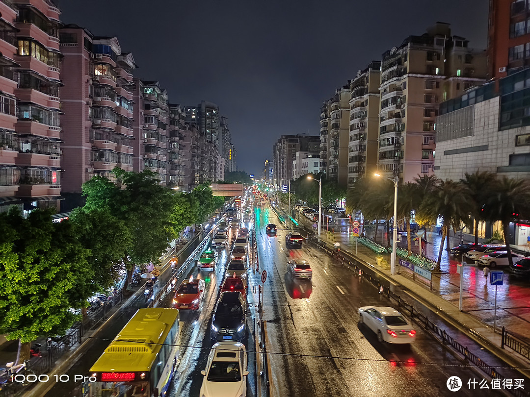除了超速的快充,它还带来了什么?iQOO 10 Pro 体验报告