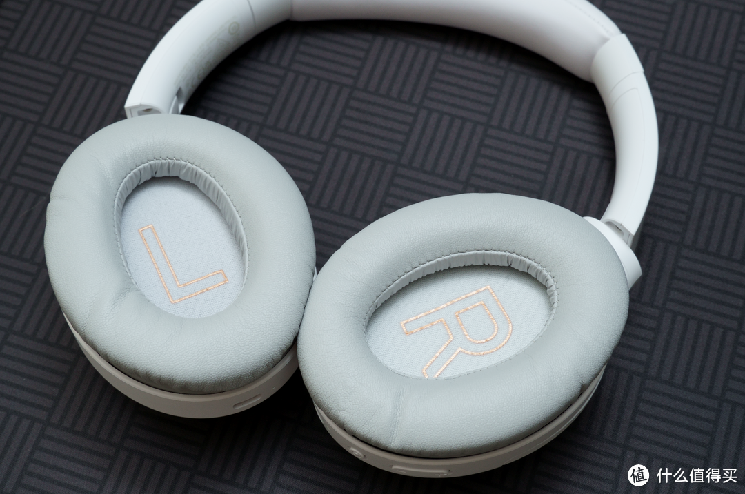 超高性价比的主动降噪头戴式蓝牙耳机 创新（Creative） Zen Hybrid快速测评
