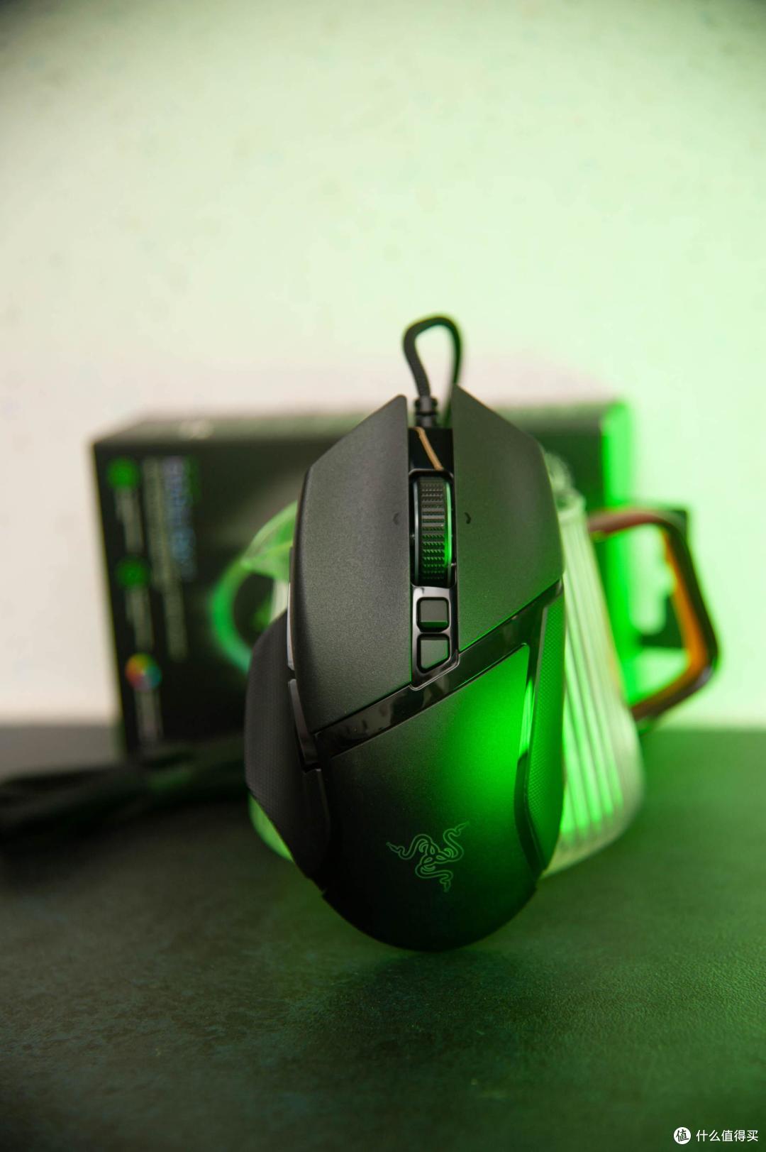 雷蛇 巴塞利斯蛇basilisk v3 自定义的流光溢彩 四向滚轮新体验