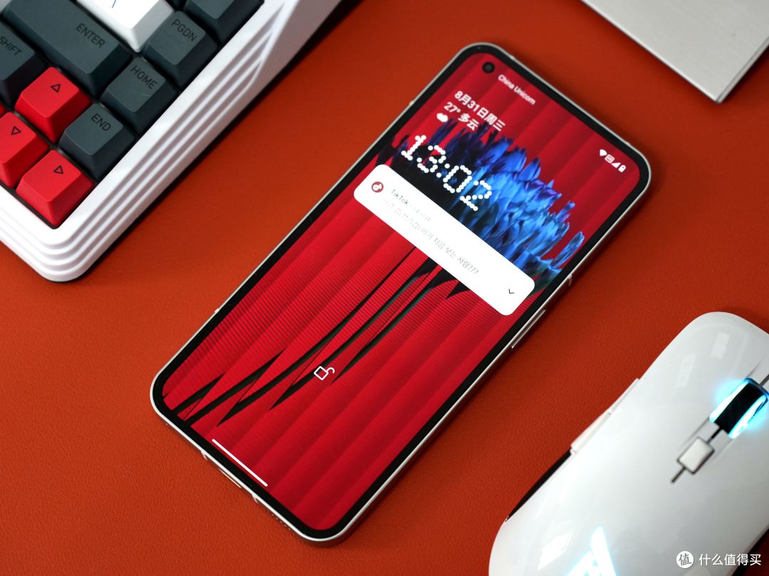 除了灯光秀 我们还能从nothing phone上找到什么与众不同的特质?