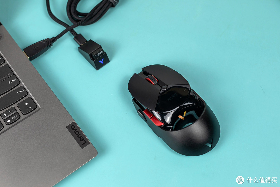 雷柏VT960S双模无线超跑游戏鼠标，酷炫的外观遮不住舒适的手感