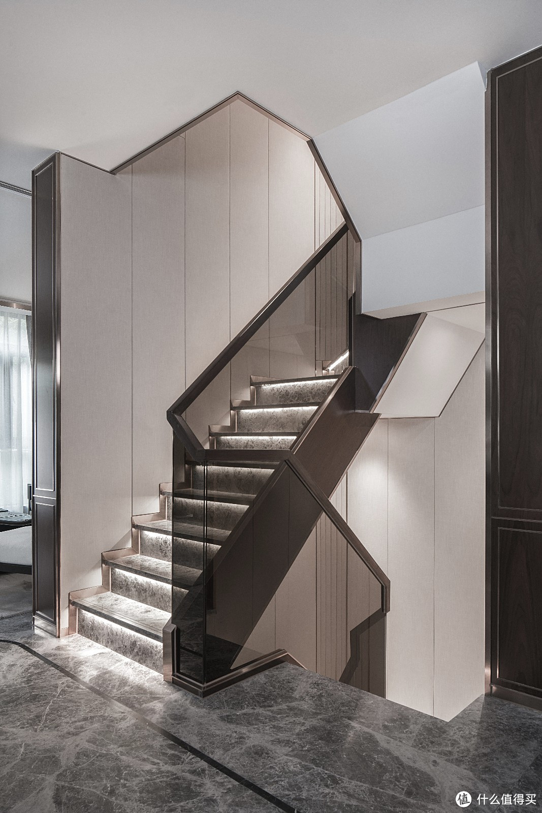 了解楼梯的形式,结构和材质,找到适合自己的款式