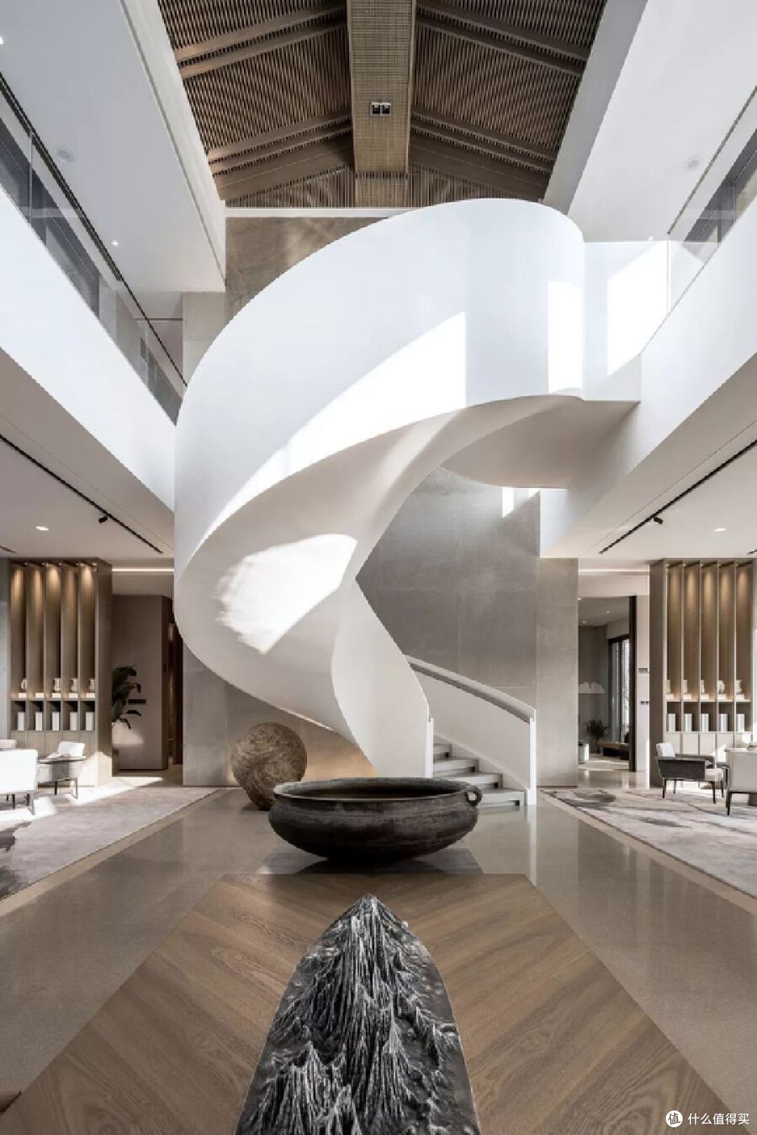 弧形梯弧形梯是指楼梯的形状由弧形或圆形组成.它有着优美的曲线.