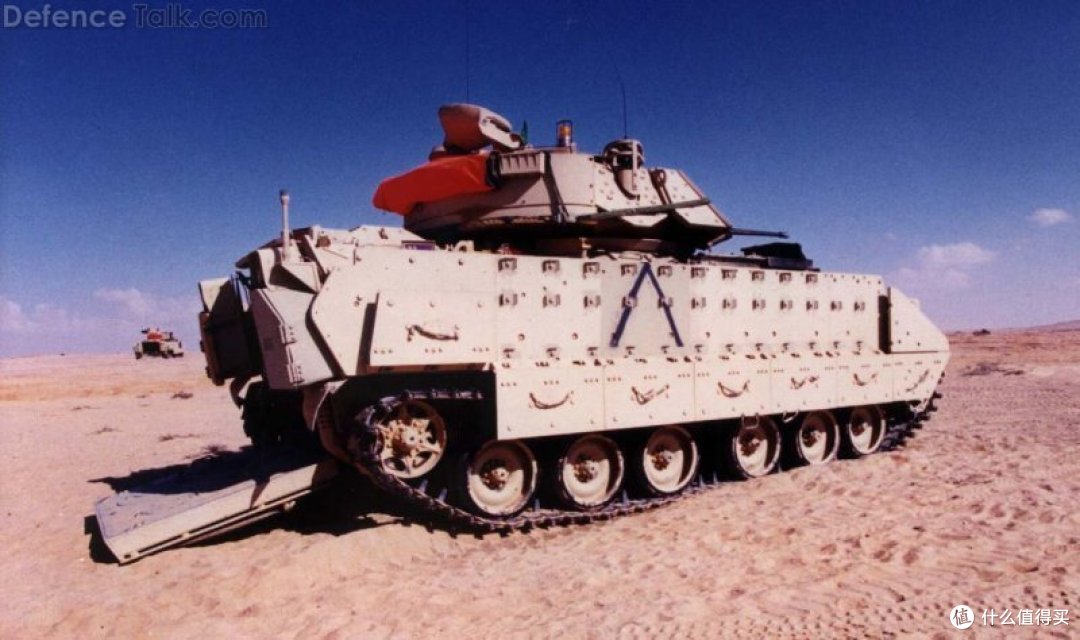 FOV 1:32 M2A2 Bradley 布雷德利步兵战车