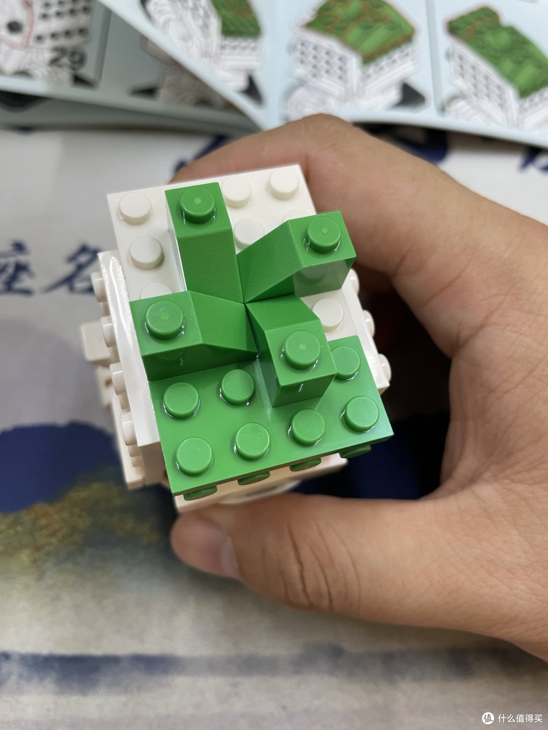 如果说白色部分和地台是开端，那整菜王的头发就真是很耗时耗力了。