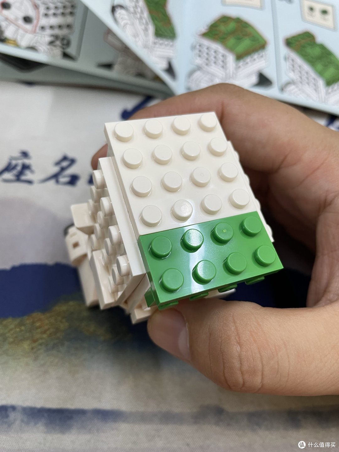 按照说明书一步步的来其实也挺快的，也有遇到几个问题。菜王屁股那块需要用一个两单元的双面块还有一个一个单元的双面块，可是我就没找到后边那个材料。不过也够固定屁股的。不知道其他用户有无遇到这个问题。