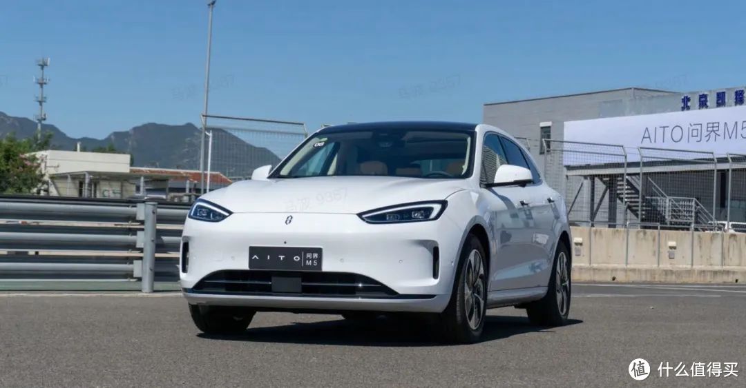 打 Model Y，纯电问界 M5 也靠「错位竞争」？