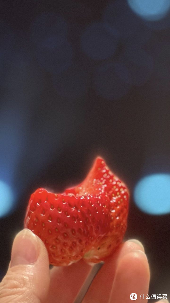 美的冰箱中，保存了11天的草莓