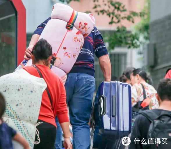 行李搬运,图源网络