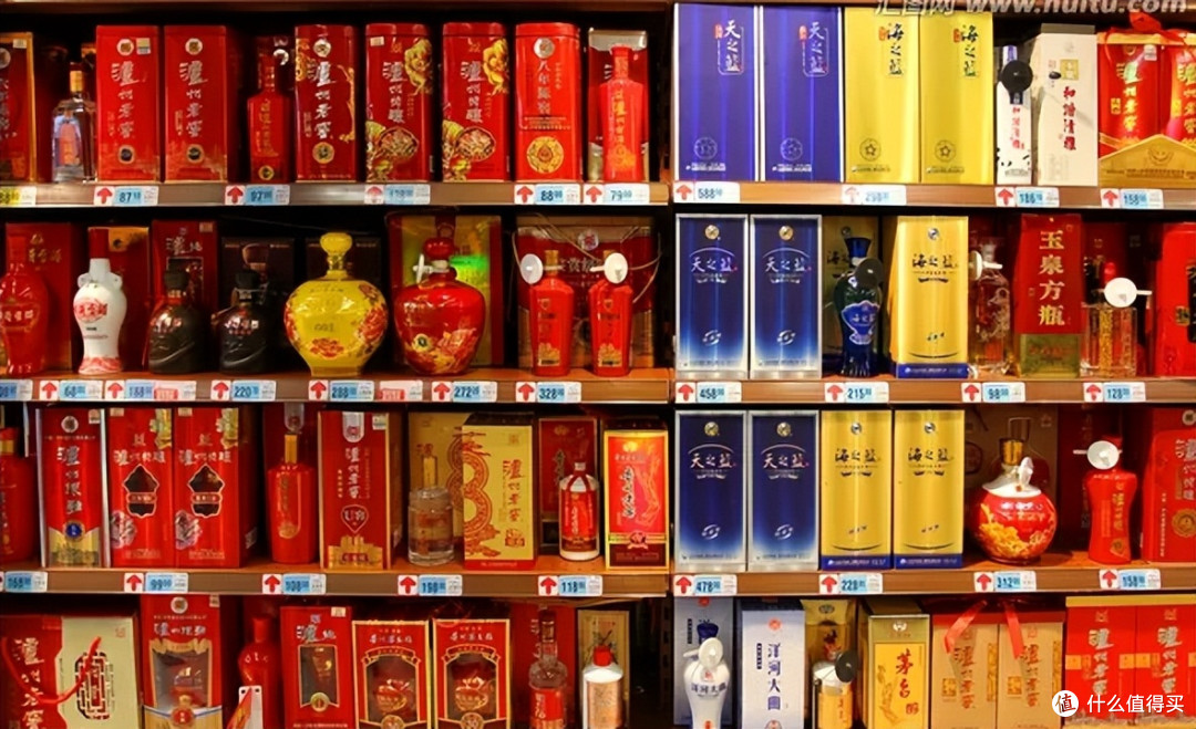 建议中老年人：年纪大了别心疼钱，这4种酒该喝就喝，都是纯粮酒