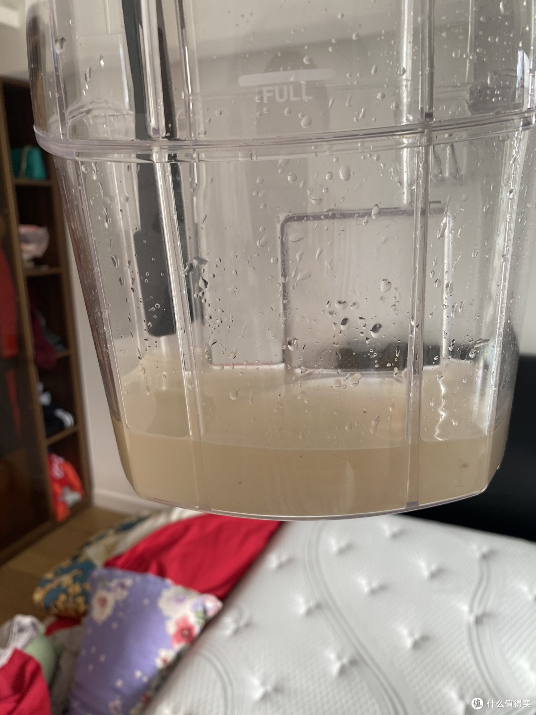 洗完整张床垫后的污水
