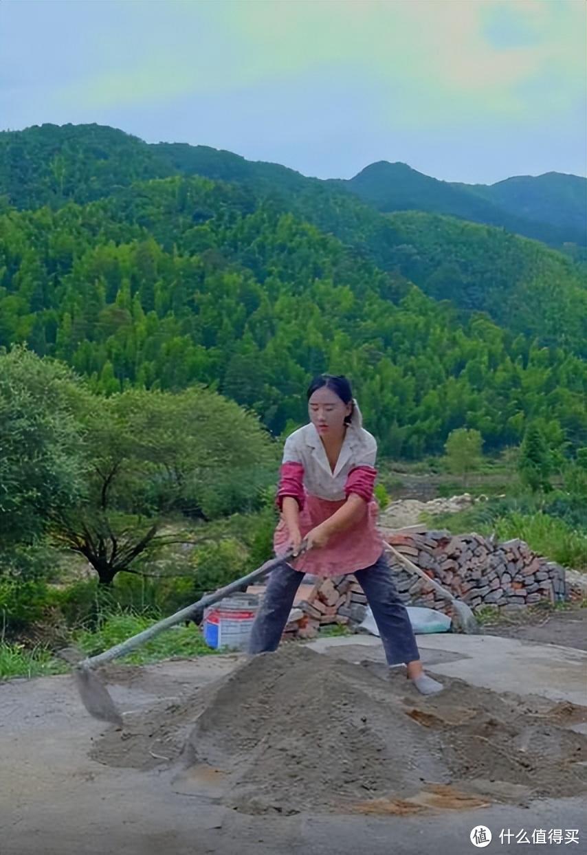 36岁乡愁沈丹的真实生活,挖笋、种地、砍柴,网友:佩服又感动