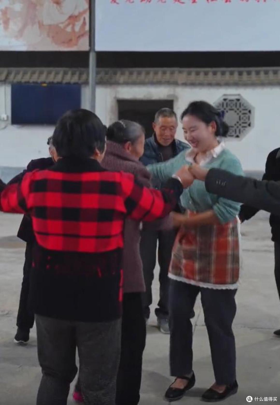 36岁乡愁沈丹的真实生活,挖笋、种地、砍柴,网友:佩服又感动