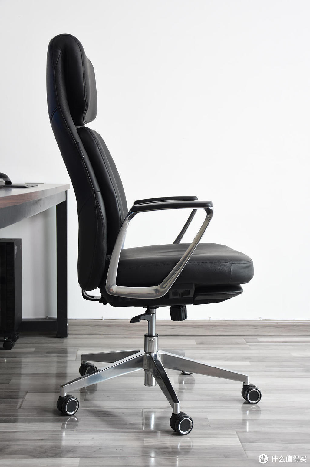恒林人体工学35度可调节老板椅:商务格调,舒适坐感