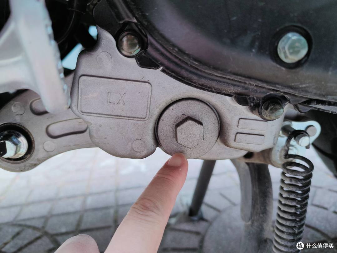 零成本给布雷斯通极宙ADV 150换机油，一学就会