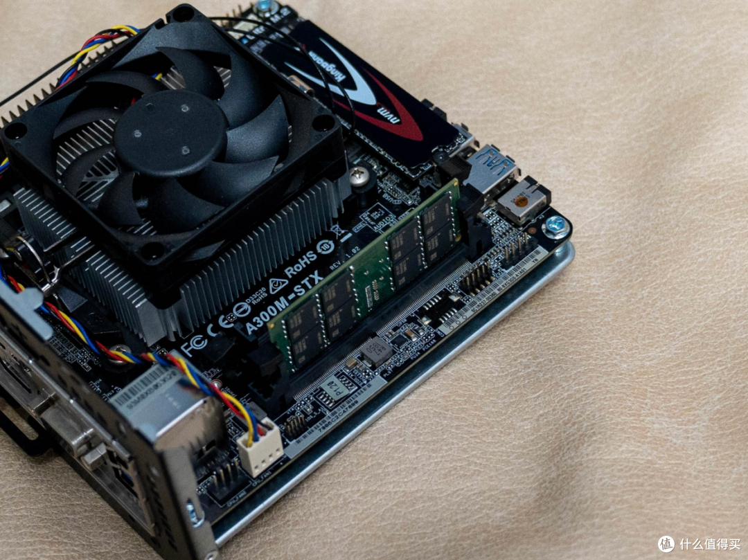 我花了600块淘了一台和茅台一样大的小主机,华擎deskmini a300装机记