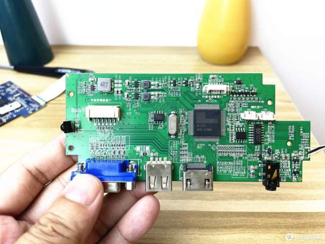 拼多多200价位的投影仪值得入手吗？我拆开给大家看看